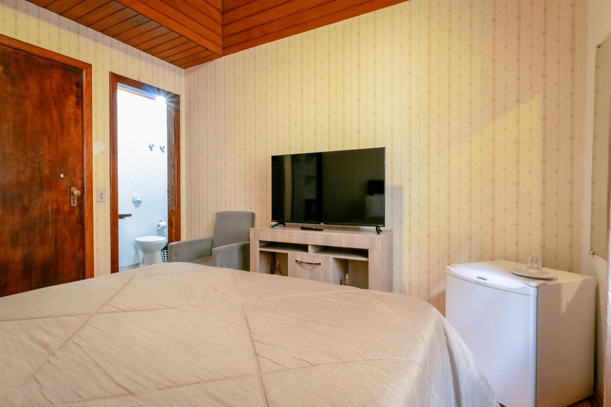 Hotel Geneve - 2Km Do Capivari Campos do Jordão الغرفة الصورة