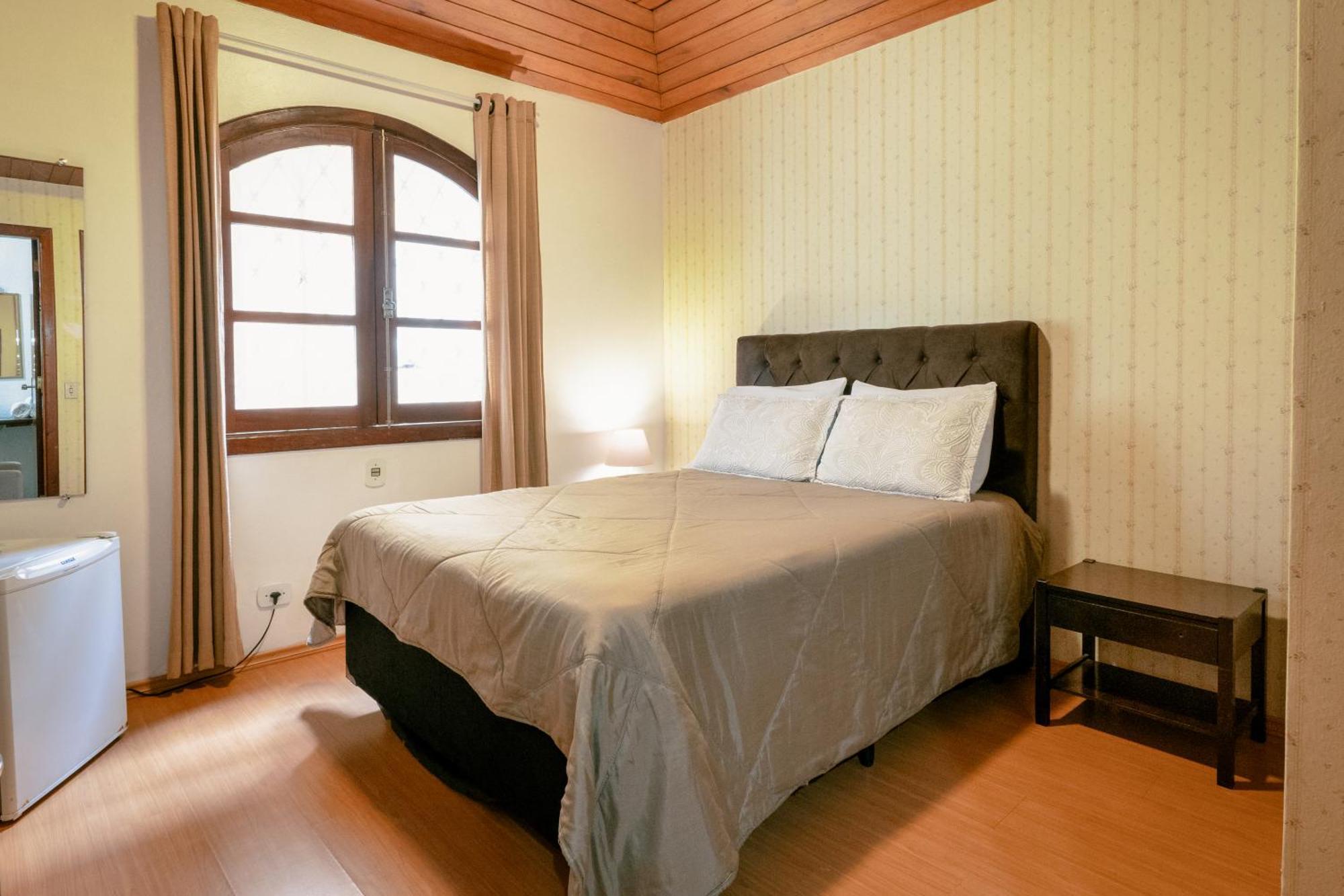 Hotel Geneve - 2Km Do Capivari Campos do Jordão الغرفة الصورة