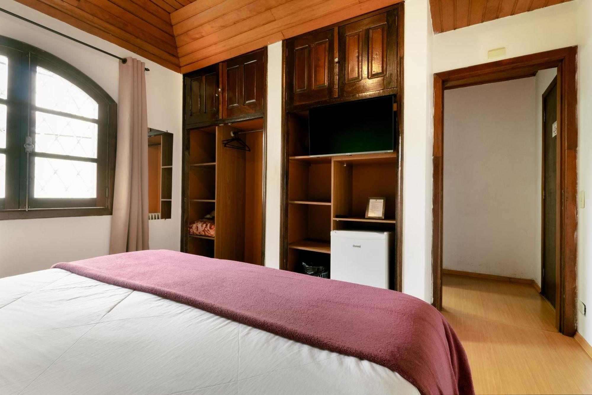 Hotel Geneve - 2Km Do Capivari Campos do Jordão الغرفة الصورة